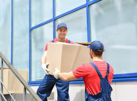 Variety of removal truck sizes available for hire in Lambeth